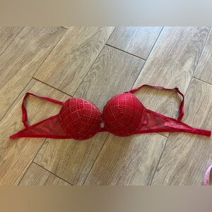 Like new Victoria’s Secret push up red and gold bra with adjustable straps